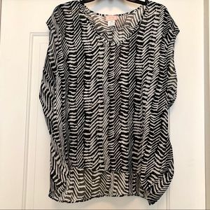 NWOT Love...Ady Cap Sleeve Chevron Top